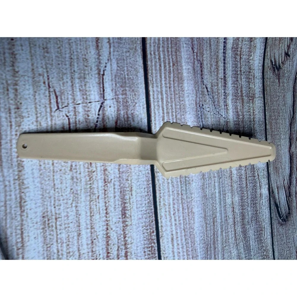 Tupperware Cut n Serve Pie & Cake Pastry Server Serrated Cream Ivory #1228-7